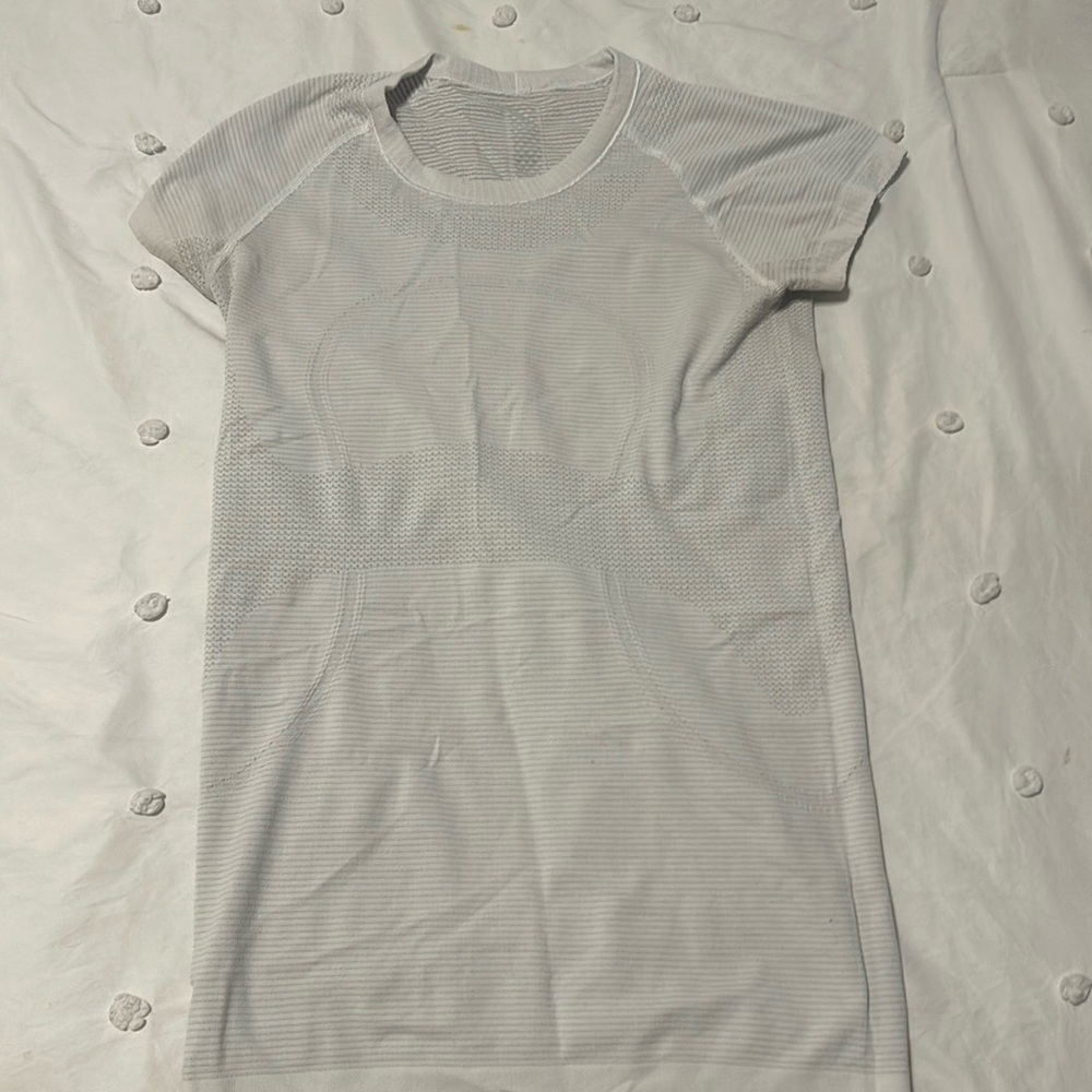 Women’s White Lululemon swiftly tech